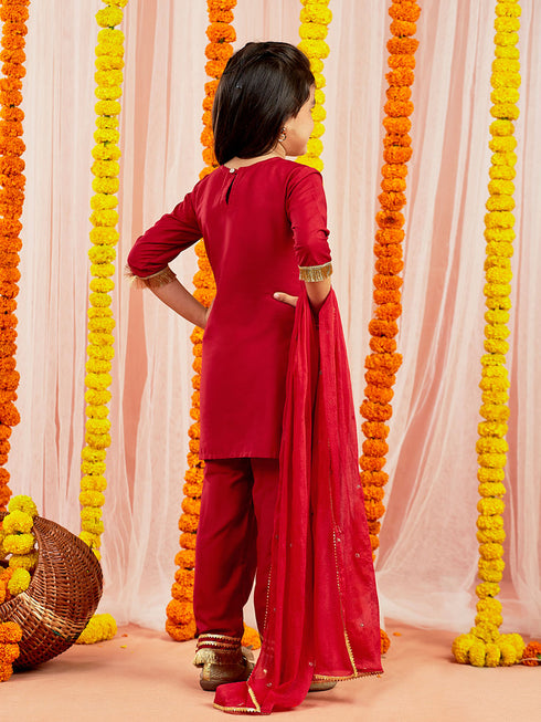 Girl's' Red Kurta Pyjama And Dupatta Set.